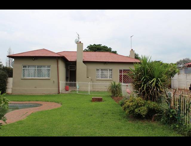 4 BEDROOM PROPERTY TO RENT IN SELECTION PARK